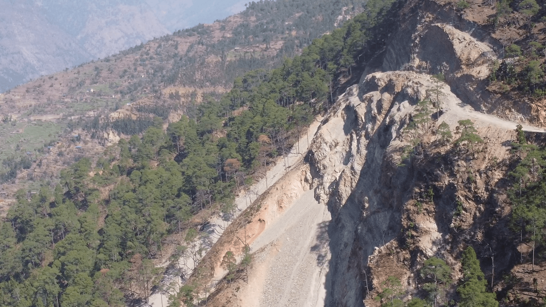 मध्यपहाडी लोकमार्ग : १२ वर्षदेखि मन्ता भिर काट्दै